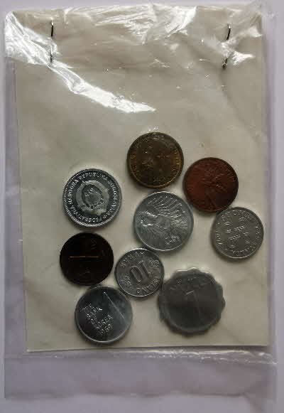 1974 Frosties Coins Of The World Send Away coins