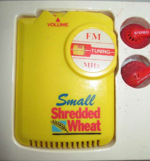 1990s Shredded Wheat Bitesize Pocket Radio (4)