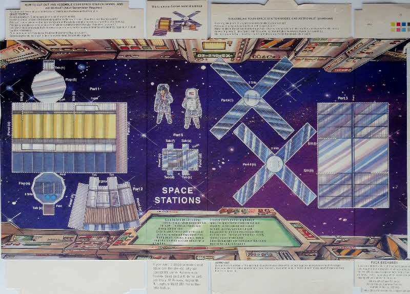 1996 Oat Krunchies Space Models inside Space Stations